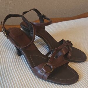 Elegant Brown Strappy Sandals